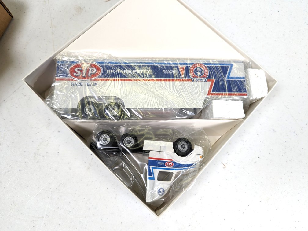 Winross Richard Petty Race Team Truck
