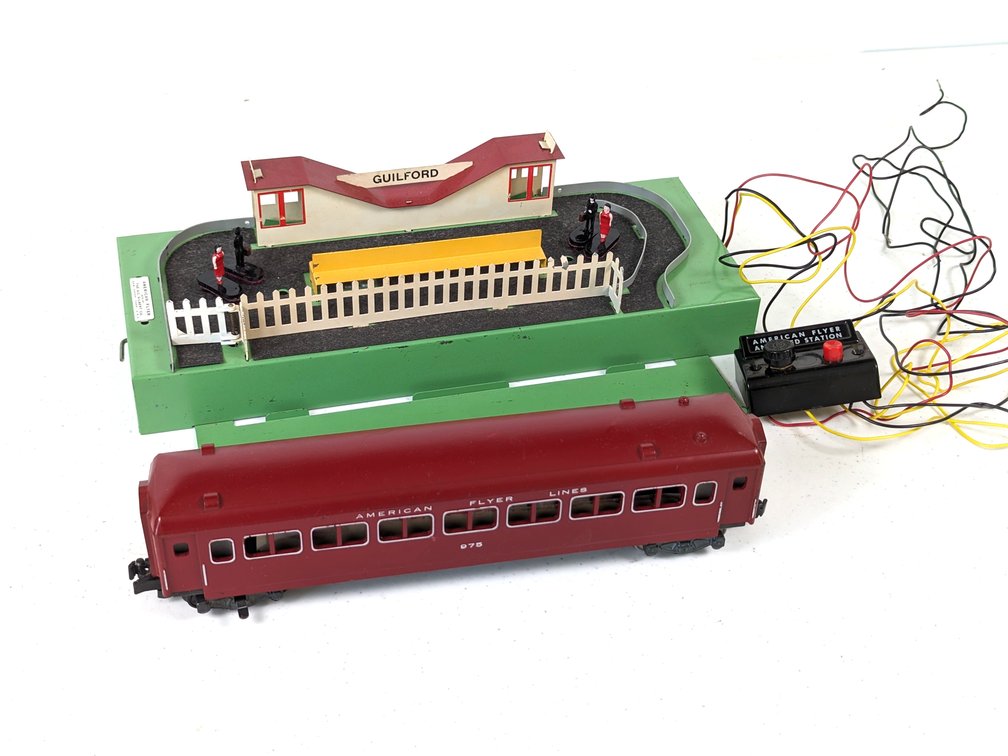 American Flyer No 766 Animated Station Platform And Car