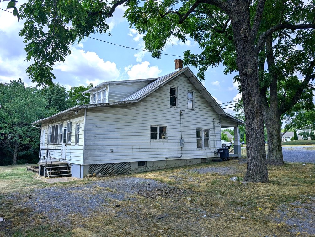 Image for 3 Bedroom Home and Commercial Garage Zoned B2 Harrisonburg VA