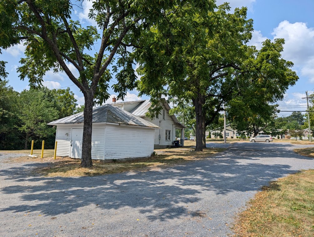 Image for 3 Bedroom Home and Commercial Garage Zoned B2 Harrisonburg VA