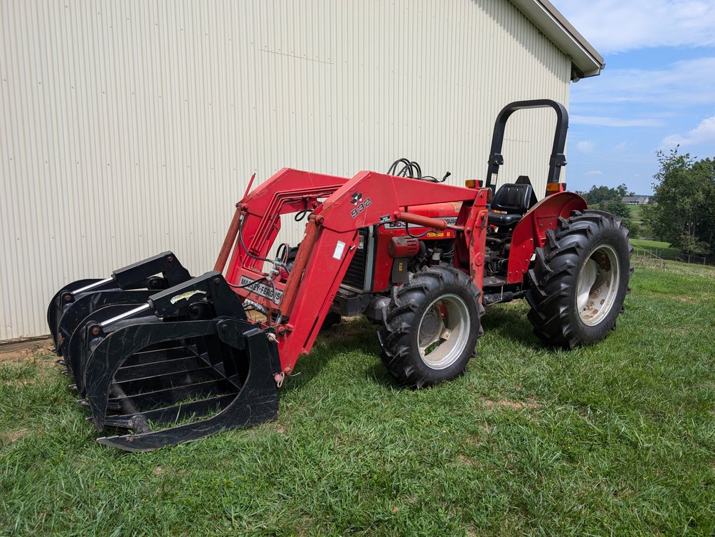 Massey Ferguson MF253 MFWD With 932 Loader