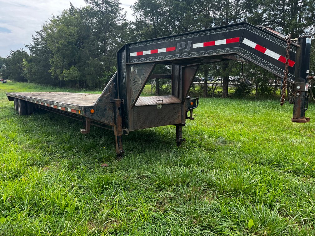 2011 P.J. Trailer Trailer, 40’