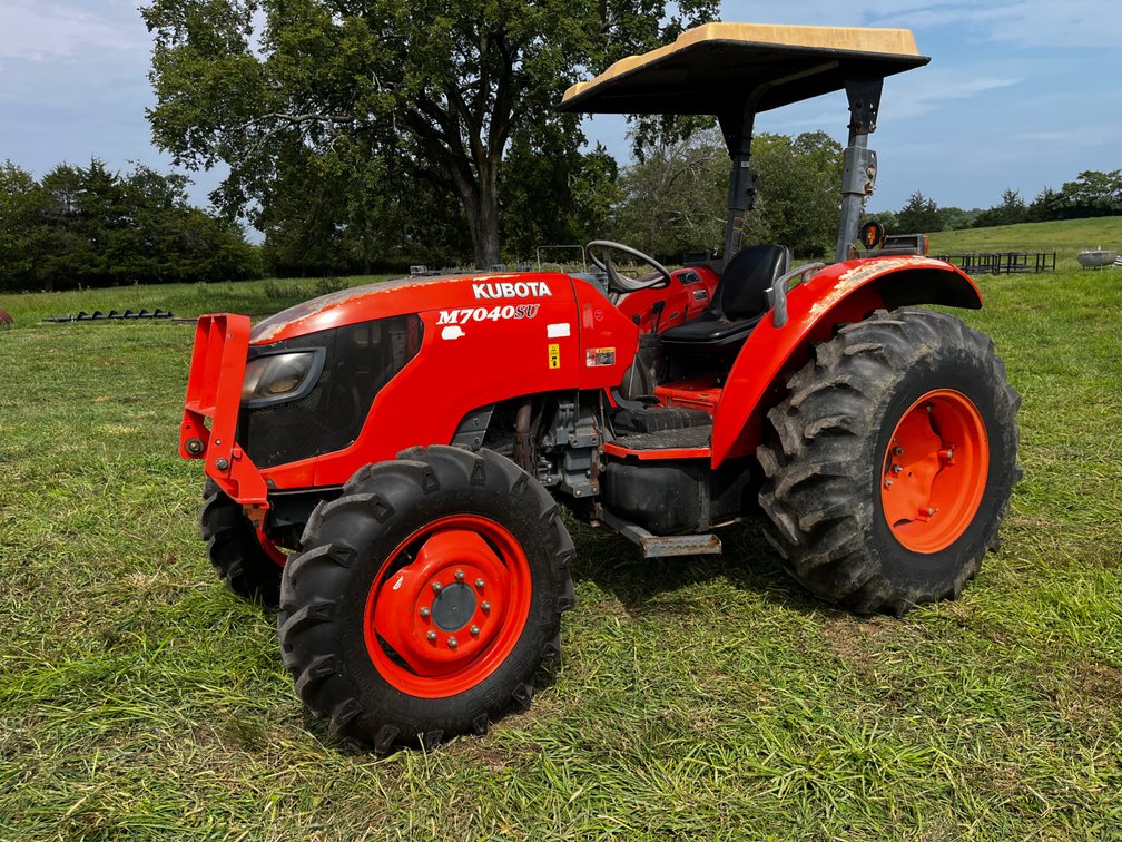 Kubota M7040SU Tractor