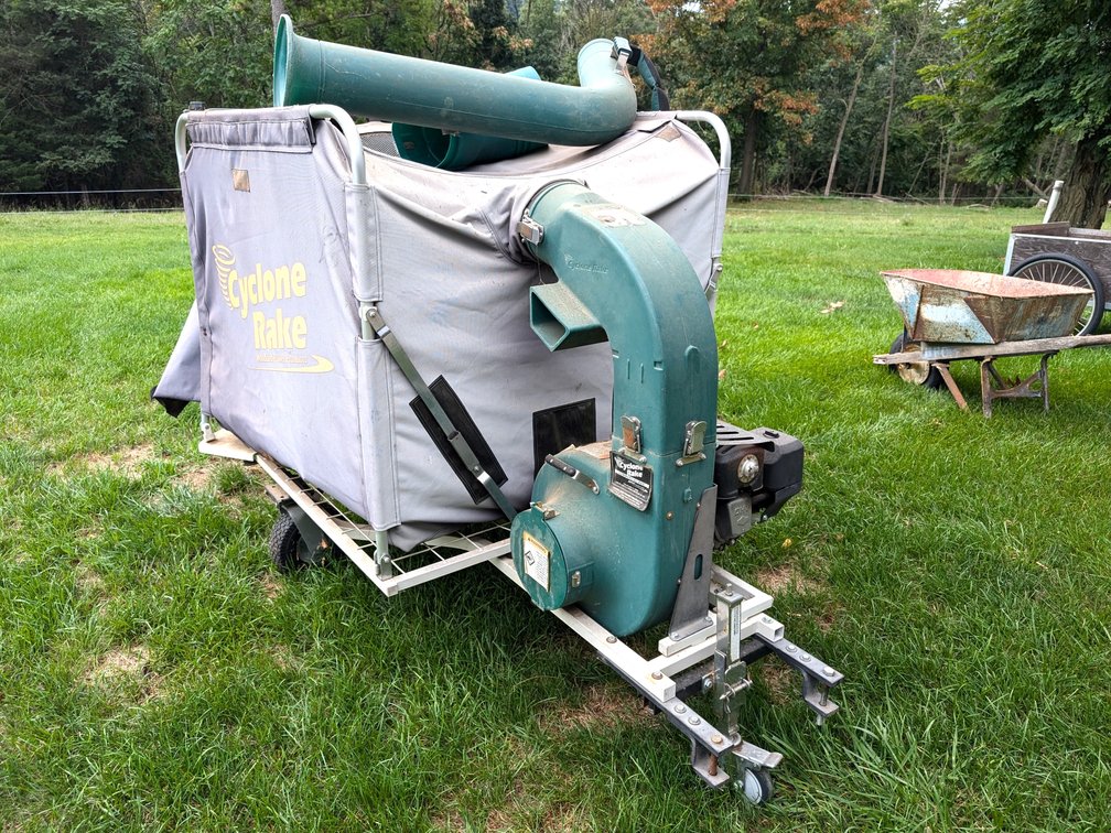 6.5 HP Cyclone Rake Leaf Collection System
