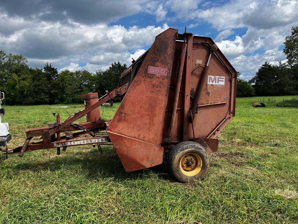 Massey Ferguson 560 Round Baler