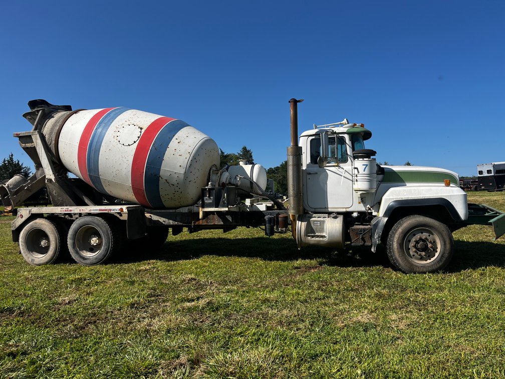 2002 Mack RD600 Concrete Truck