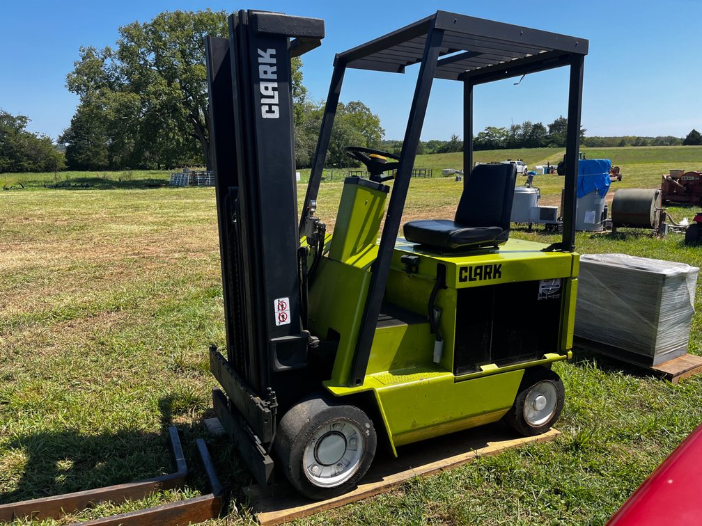 Clark ECS25 Electric Forklift