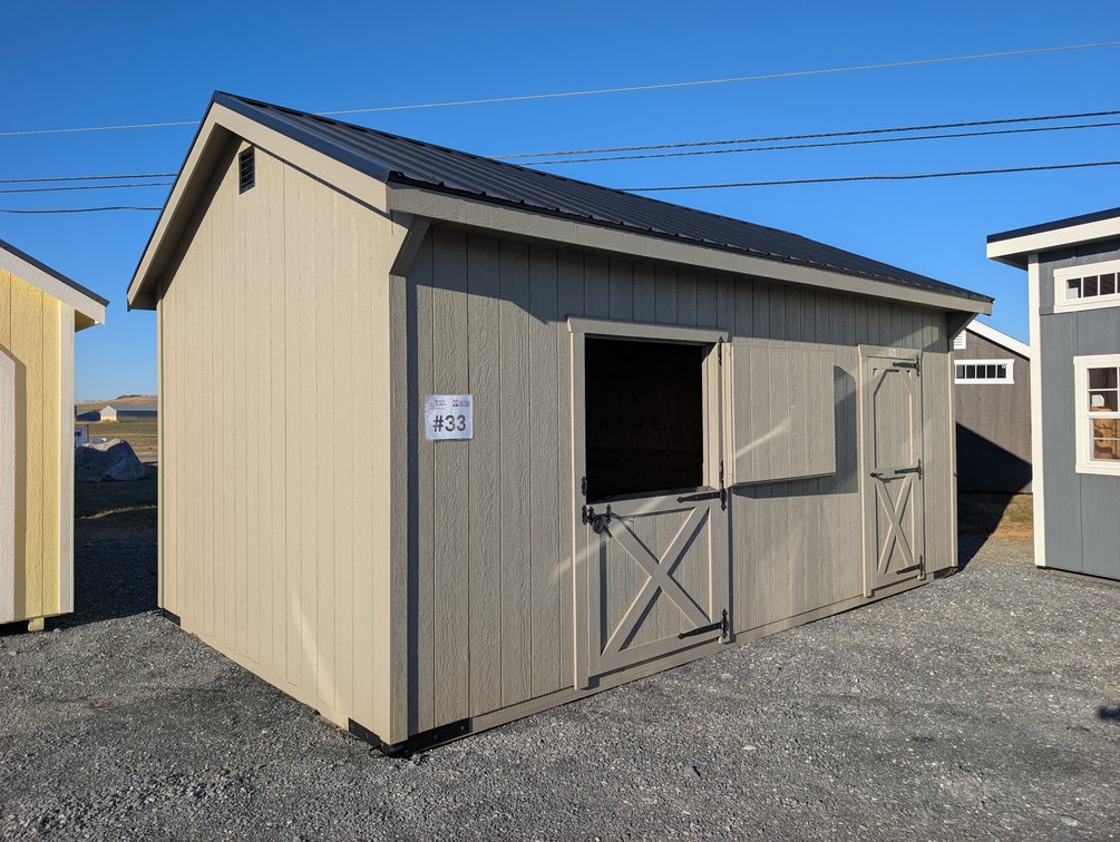 12X20X8 Stall Barn w/ Tack - R024