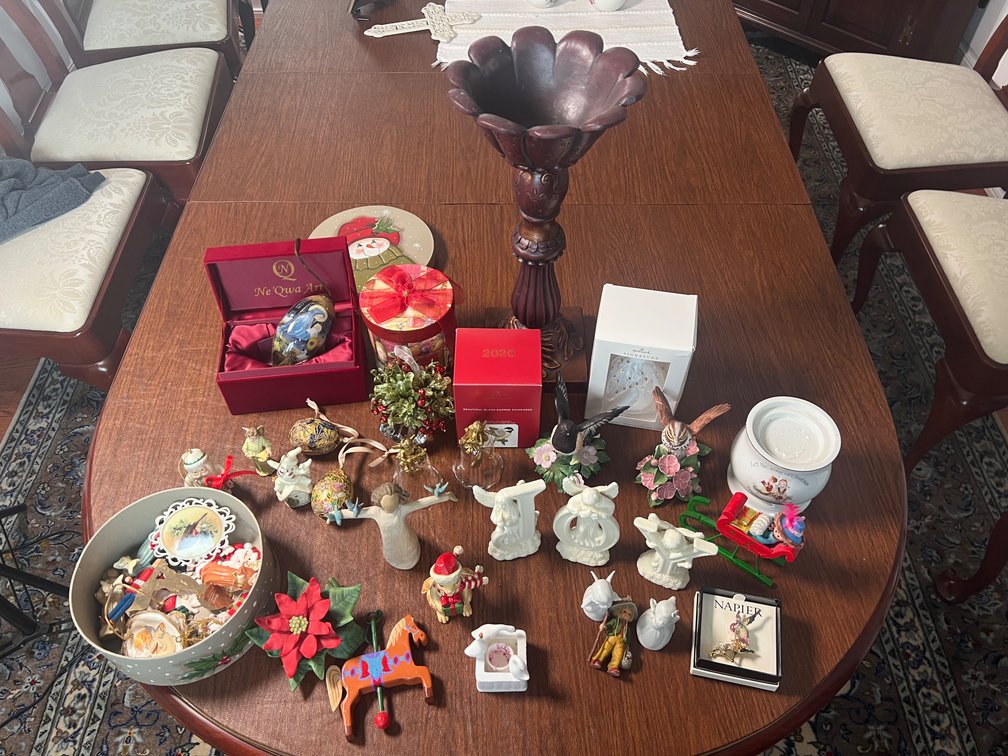 Hallmark & Ne'Qwa Ornaments, Angel Figurines & Holiday Decor