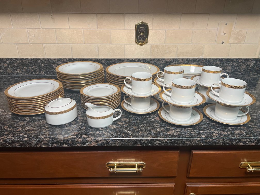Royal Gallery Gold Trim Dinnerware Service Set, 1991