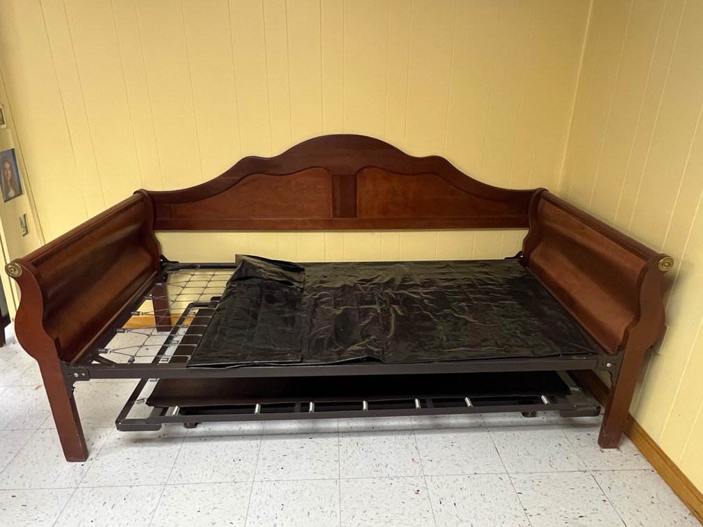 Sleigh-Style Wooden Daybed with Pop-Up Trundle