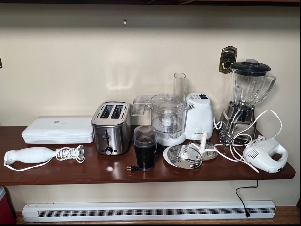 Kitchen Appliance Lot: Hamilton Beach, GE, Toaster, Blender