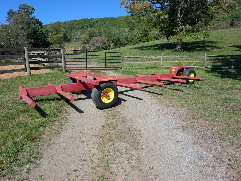 PEQUEA 646 Round Bale Transporter