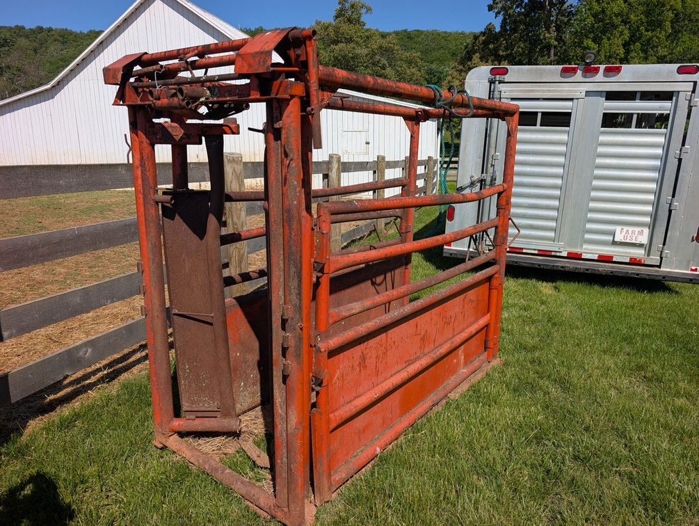 Livestock Squeeze Chute
