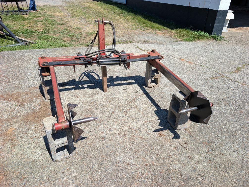 Worksaver 3-Point Hydraulic Round Bale Unroller