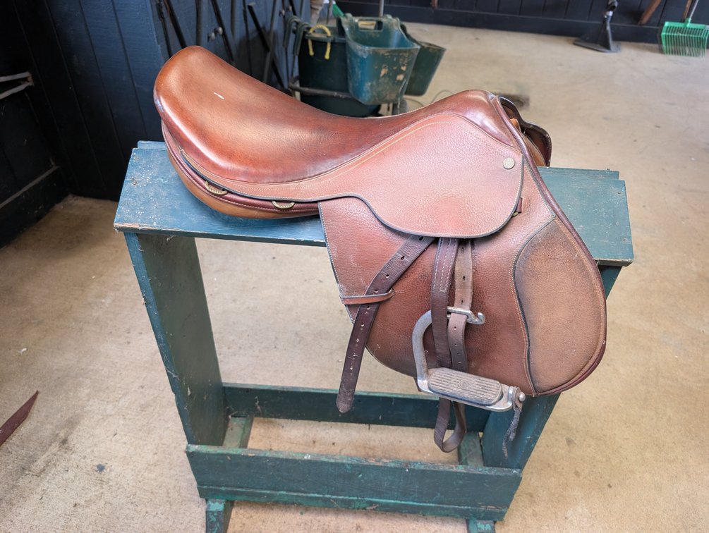 Union De Selleries English Riding Saddle - Argentina