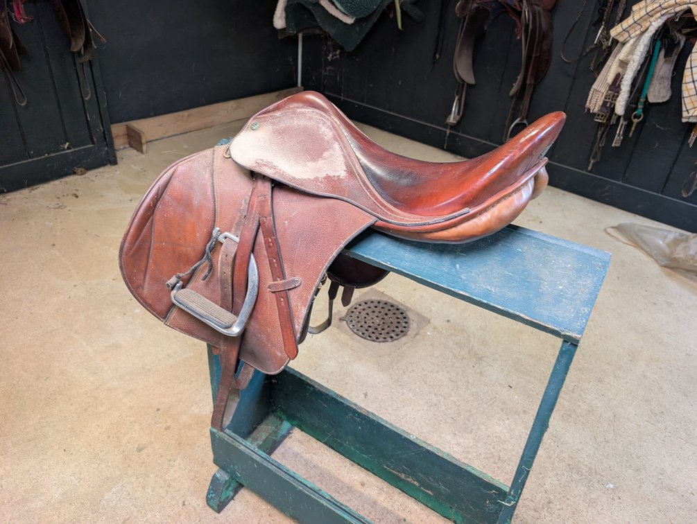 Union de Selleries English Saddle - Made In Argentina