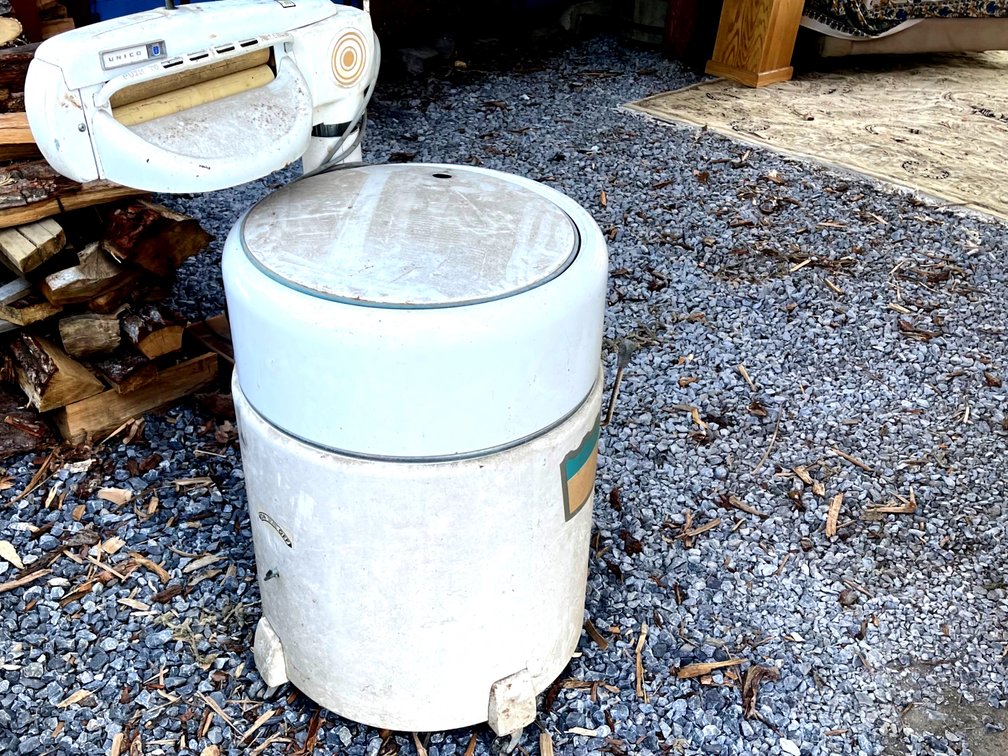 Vintage Unico Washing Machine & Old Atlanta Heater