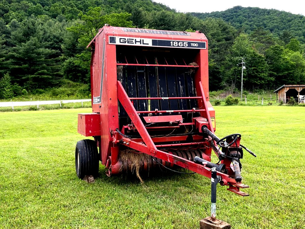 Gehl 1865 TDC round baler