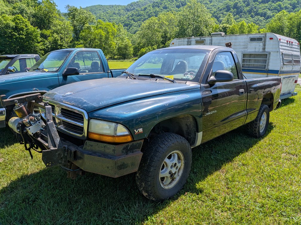 2001 Dodge Dakota 4x4 v6 with Snow Plow
