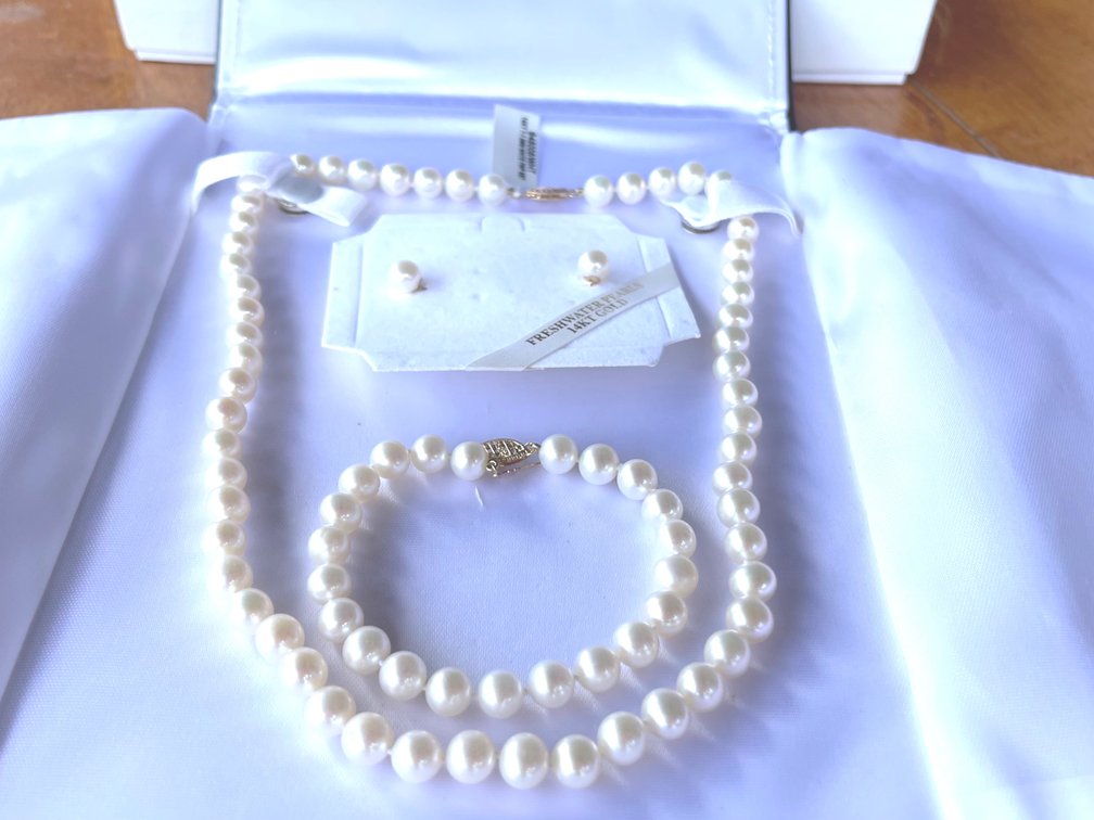 Imperial Freshwater Pearl 14KT Gold Jewelry Set: Necklace, Bracelet, & Earrings.