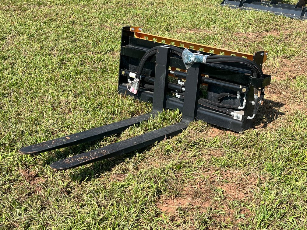 2025 Wolverine PFA-11-3300G Hydraulic Pallet Fork Attachment