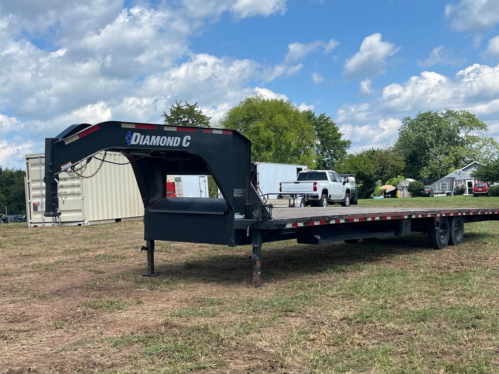 2022 Diamond C Trailer Trailer