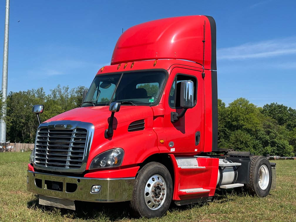 2016 Freightliner Cascadia 113 Truck