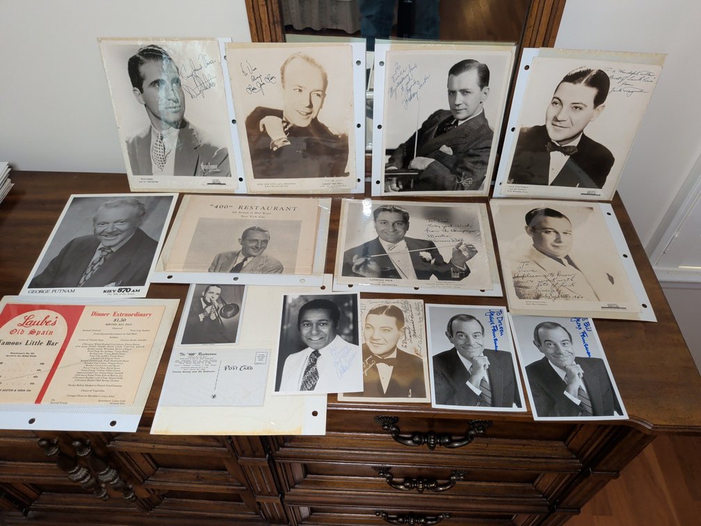Autographed Photos & Entertainment Ephemera