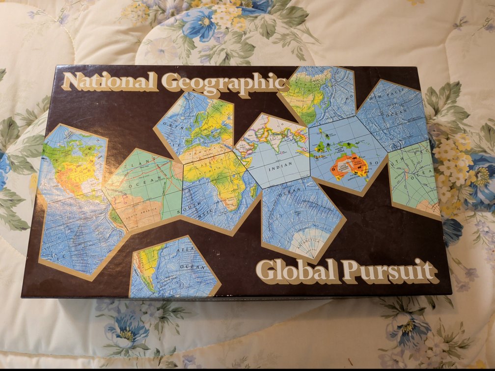 1987 National Geographic Global Pursuit Board Game