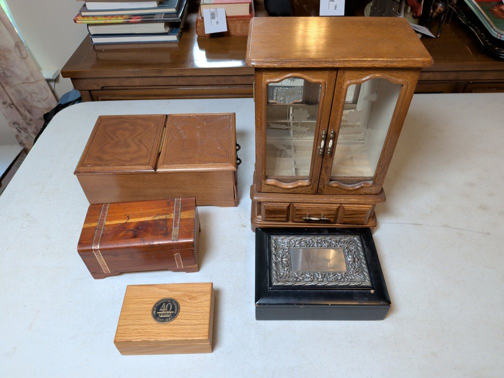 Jewelry & Keepsake Boxes