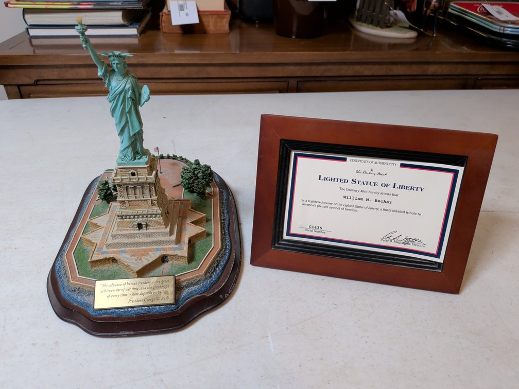 Danbury Mint Lighted Statue of Liberty & Certificate