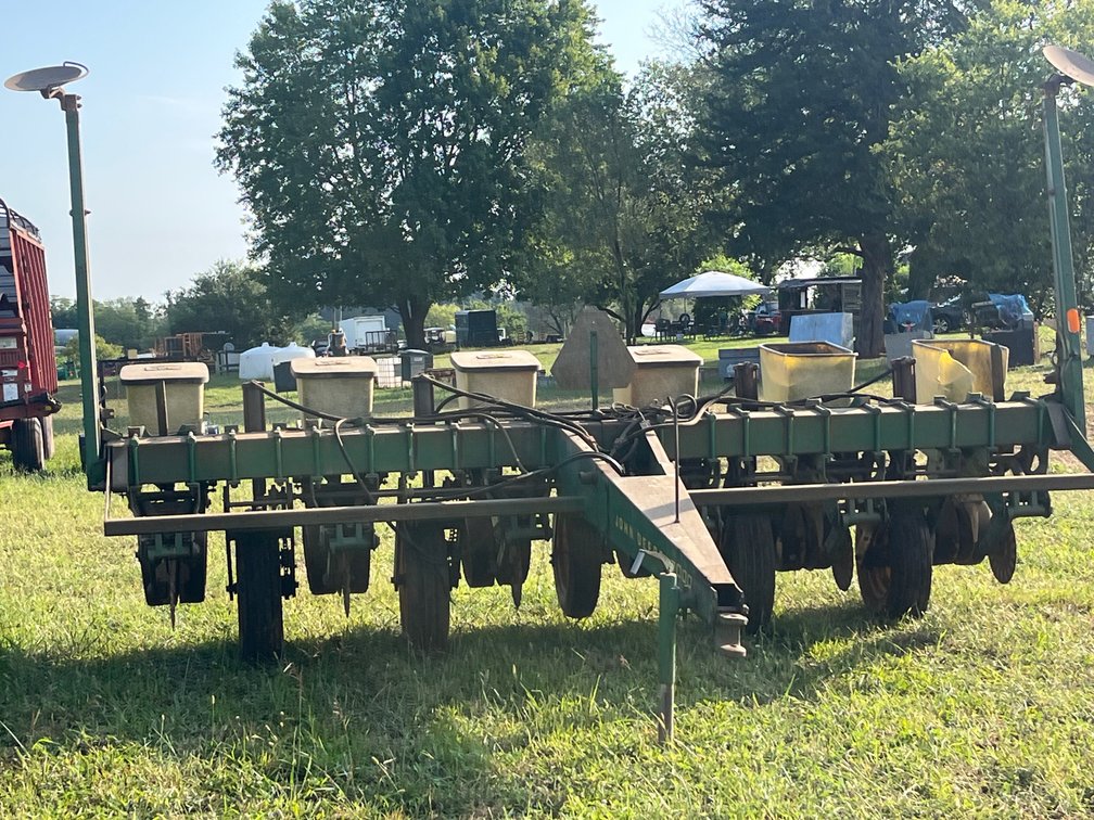 John Deere 7000 Conservation Planter & Parts