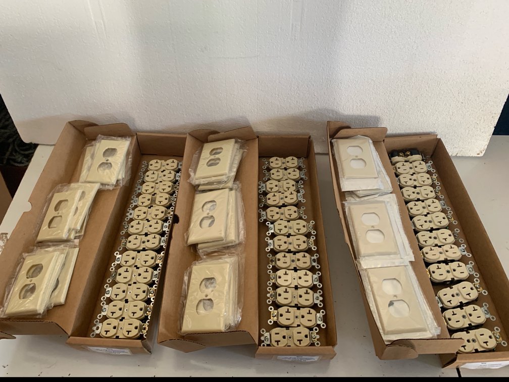 Commercial 20A 125V Duplex Receptacles and Wall Plates