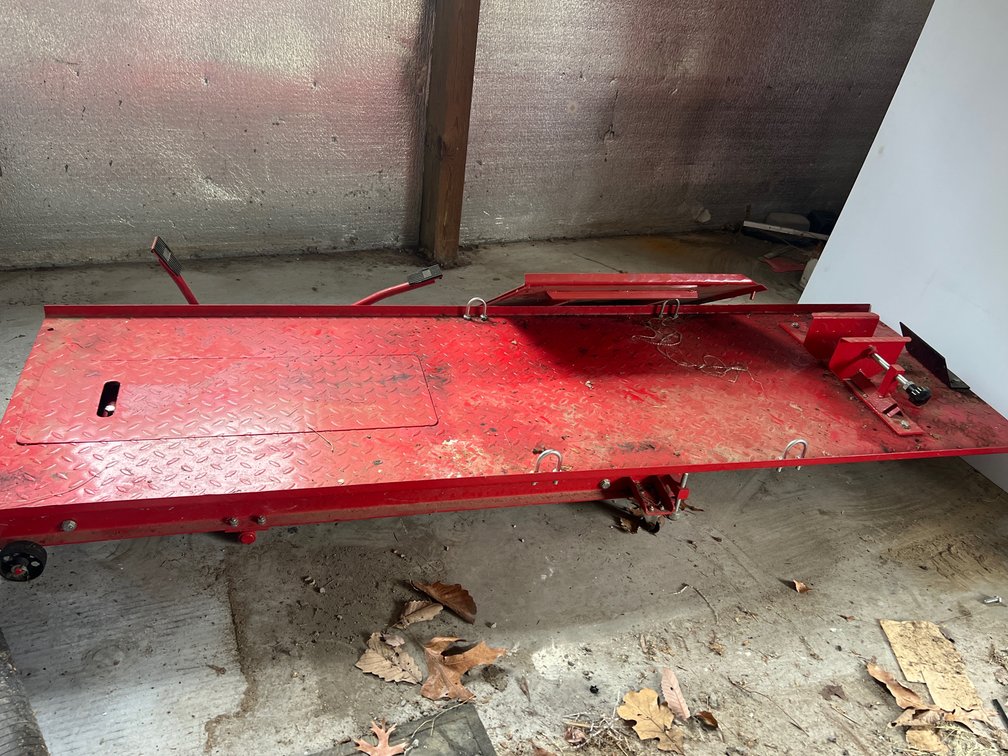 Hydraulic Motorcycle Lift Table with Wheel Vise and Ramp