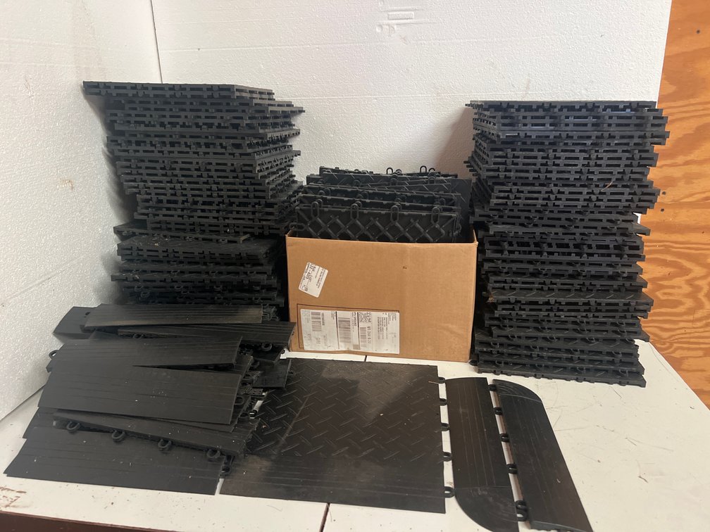 12x12” pcs Black Interlocking Diamond-Plate Floor Tiles and Ramp Edges