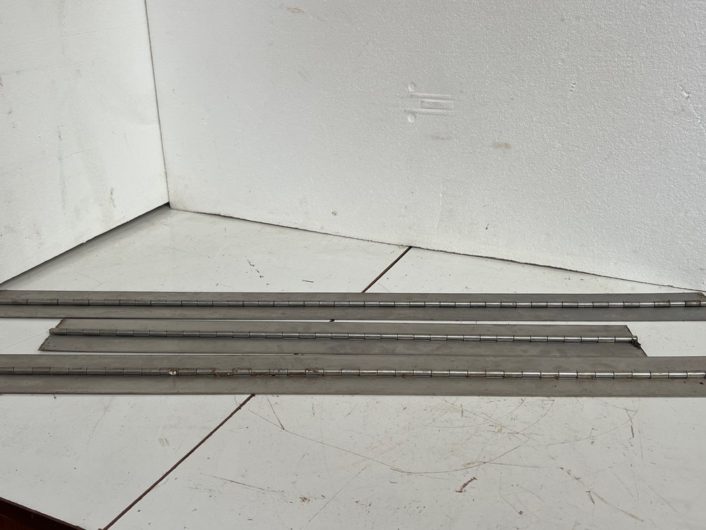 Metal Continuous Piano Hinges with Unpunched Leaves