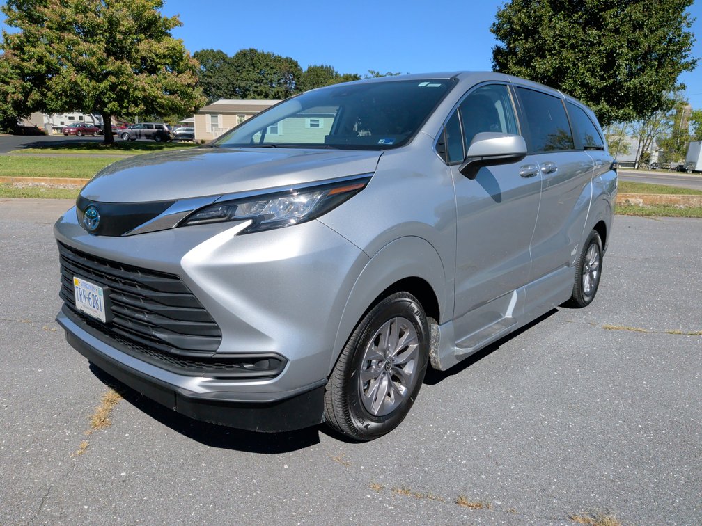 2023 Toyota Sienna LE Hybrid AWD Minivan with VMI Wheelchair Conversion