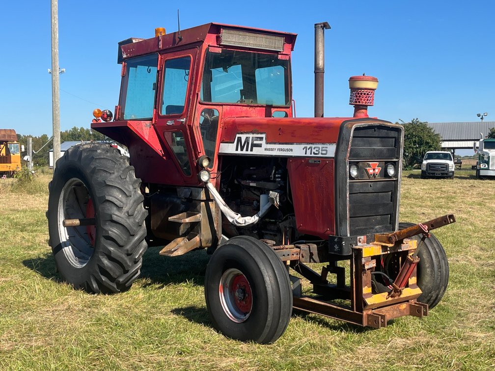 Massey Ferguson 1135 Tractor with Cab