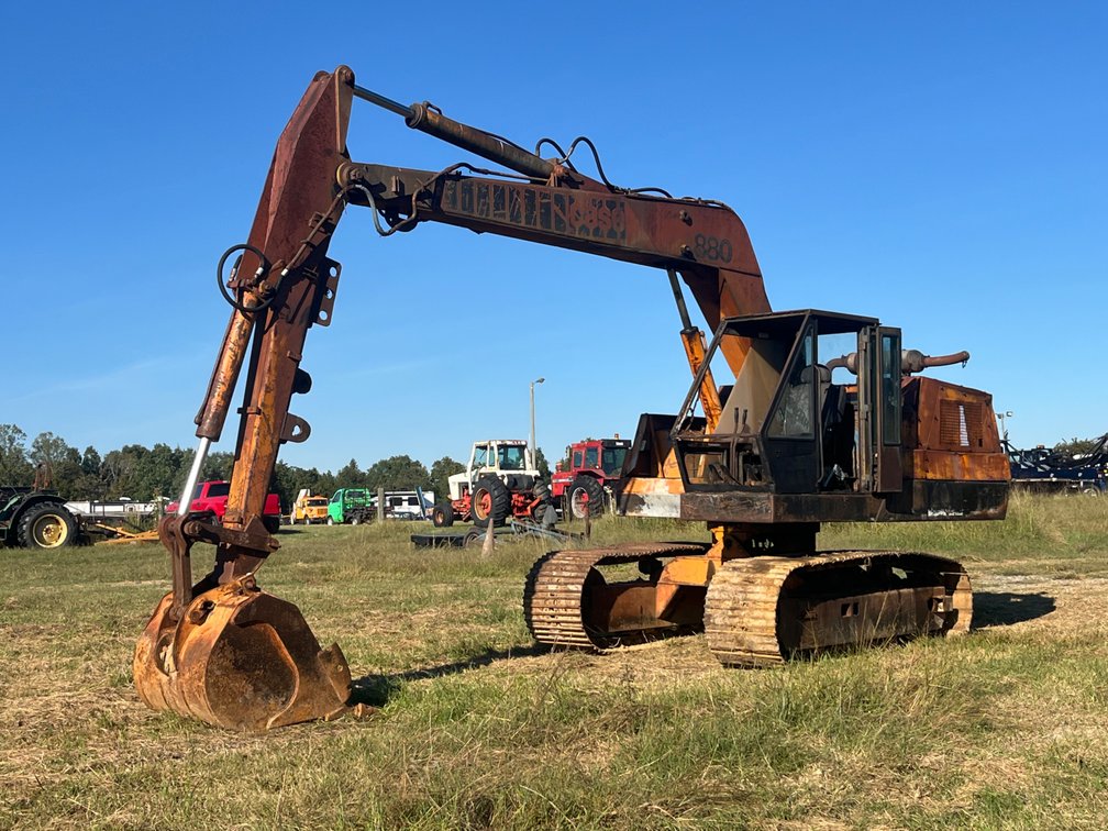 Case 880 Excavator