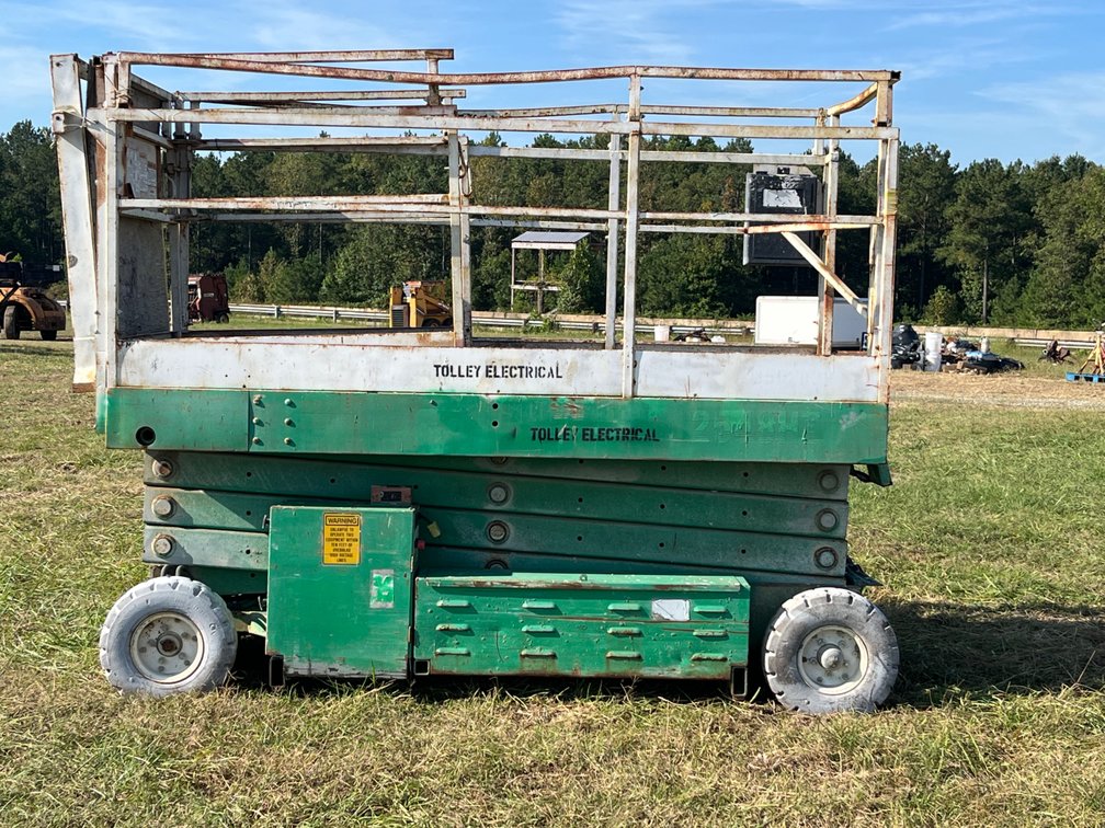 Mayville Engineering Co. 2548HT Scissor Lift