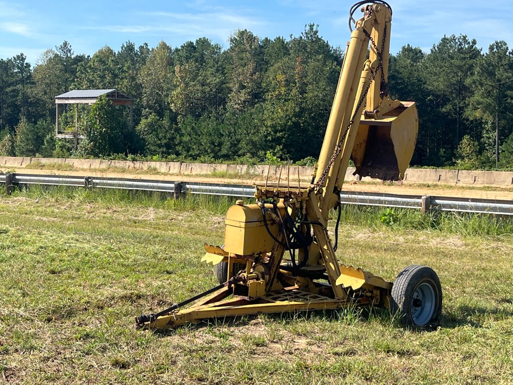 Hopto Model 105D52 Towable Backhoe Digger