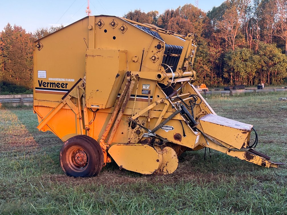 Vermeer 605H Round Baler