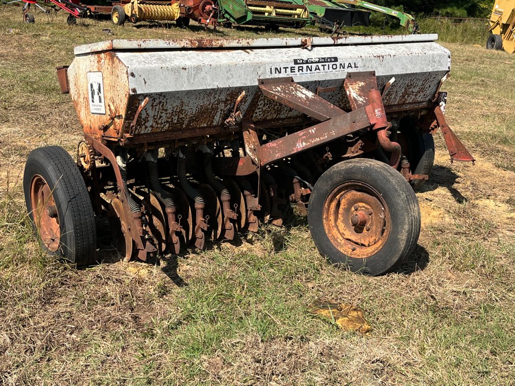 McCormick International Semi-Mounted Grain Drill