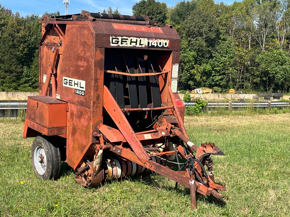 Gehl 1400 Pull-Type Round Baler