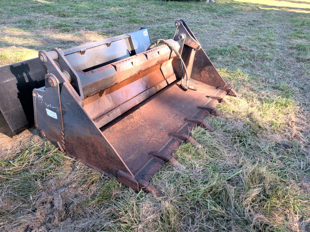 Bobcat 4-1 Toothed Bucket