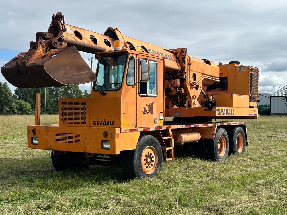 1993 Gradall 660E Truck-Mounted Telescopic Boom Excavator