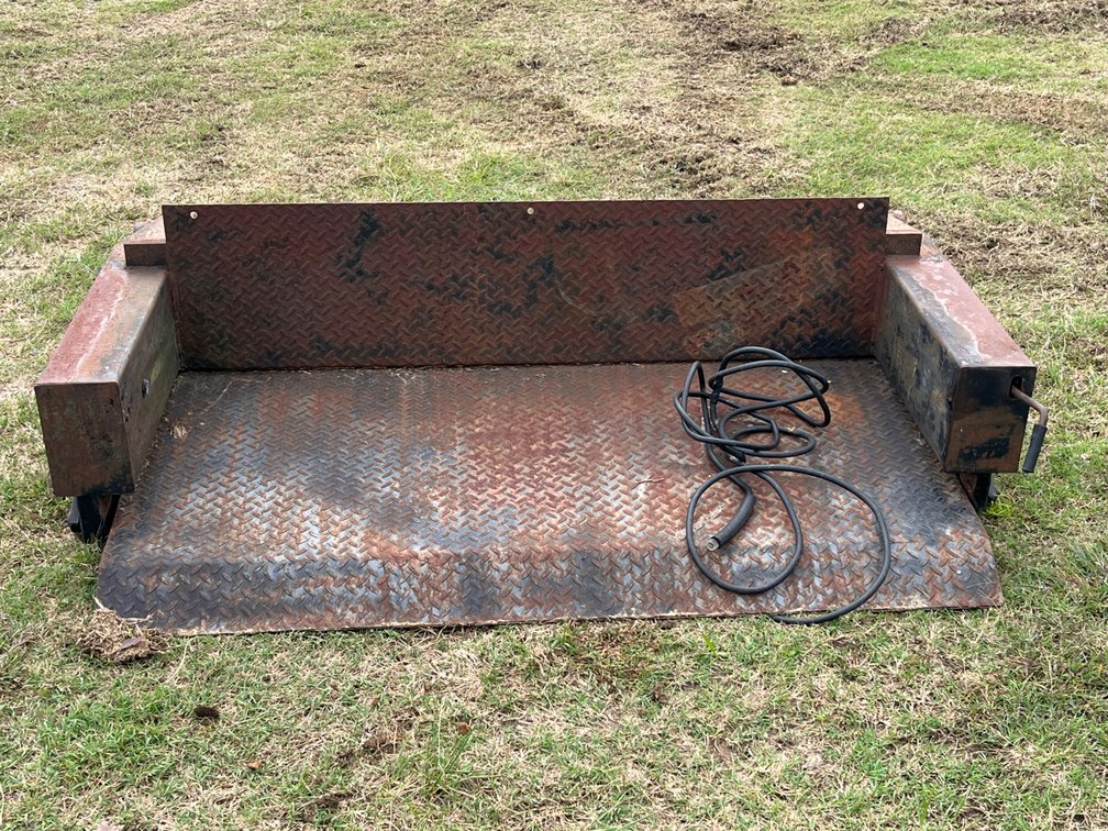 Steel Diamond-Plate Hydraulic Liftgate Assembly