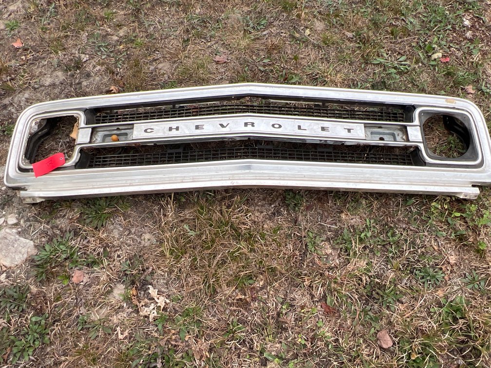 Chevrolet Front Grille Assembly with Turn Signal Housings