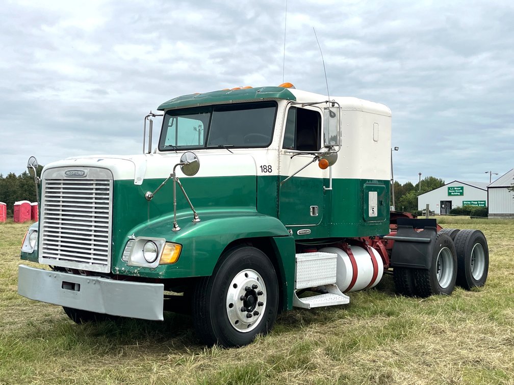 2000 Freightliner FLD120 Conventional Sleeper Semi Truck